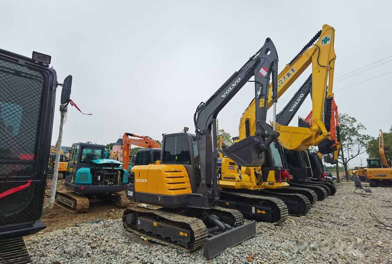 2021 Volvo EC60D mini excavator, side view 2021 Volvo EC60D mini excavator, side view