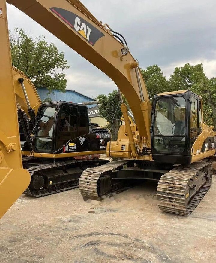 2020 Caterpillar 320C crawler excavator, front three-quarter view
