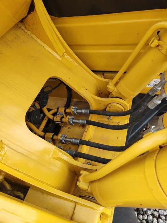 2016 Komatsu PC200 crawler excavator hydraulic hose detail