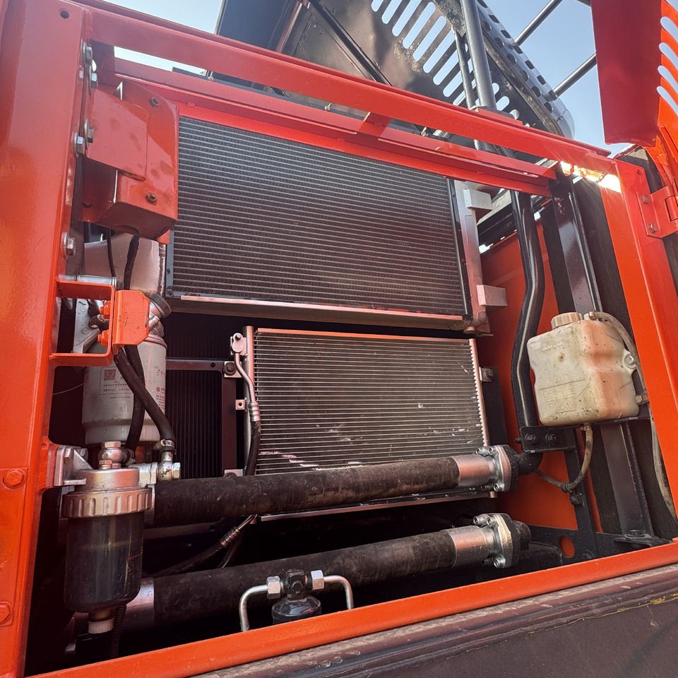 2023 Doosan DX300-9C crawler excavator engine compartment view 2023 Doosan DX300-9C crawler excavator engine compartment view