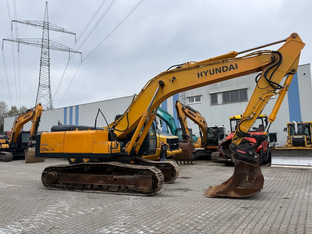 2008 Hyundai R320NLC-7A crawler excavator, side view