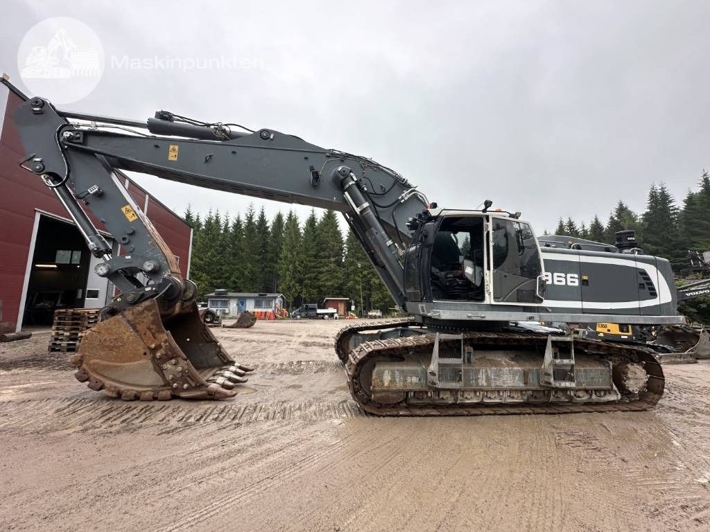 2021 Liebherr R966 HD crawler excavator, side profile view 2021 Liebherr R966 HD crawler excavator, side profile view