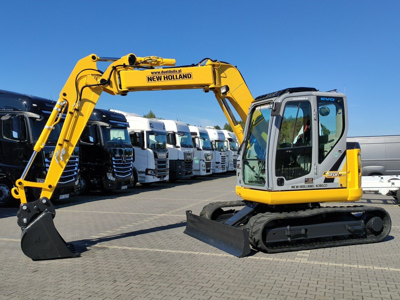 2012 New Holland E90B SR mini excavator side view 2012 New Holland E90B SR mini excavator side view