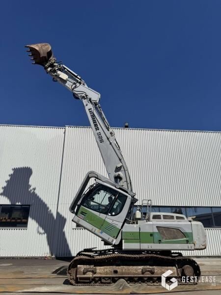 2018 Liebherr R926 LC crawler excavator, side view 2018 Liebherr R926 LC crawler excavator, side view