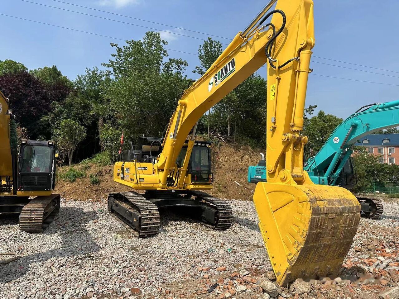 Komatsu PC450 crawler excavator, side view
