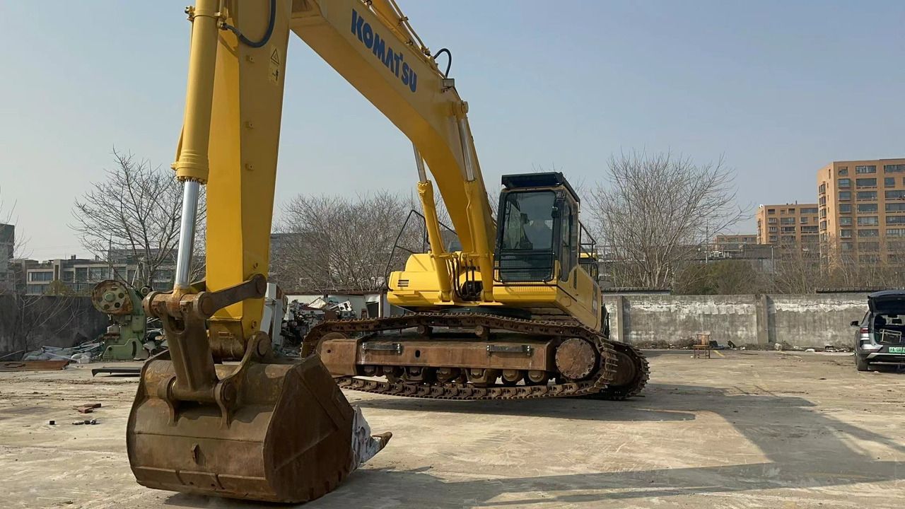 2020 Komatsu PC400-8 crawler excavator, front three-quarter view 2020 Komatsu PC400-8 crawler excavator, front three-quarter view