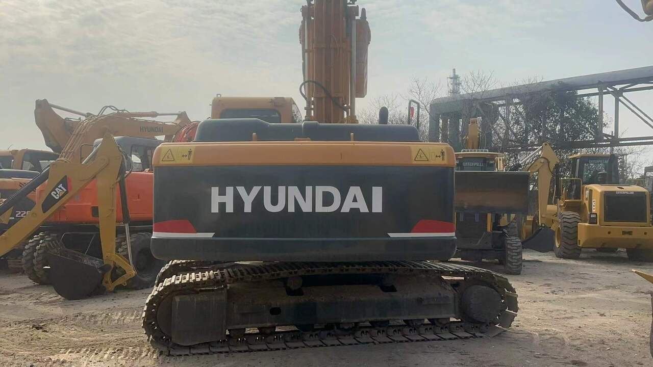 2016 Hyundai R220LC-9S crawler excavator, rear view 2016 Hyundai R220LC-9S crawler excavator, rear view