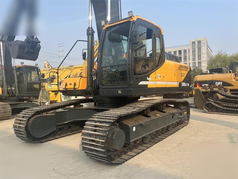 2022 Hyundai Robex 300LC-9S crawler excavator, front three-quarter view
