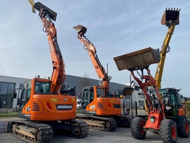 2020 Doosan DX140LCR-5 crawler excavator, front three-quarter view 2020 Doosan DX140LCR-5 crawler excavator, front three-quarter view