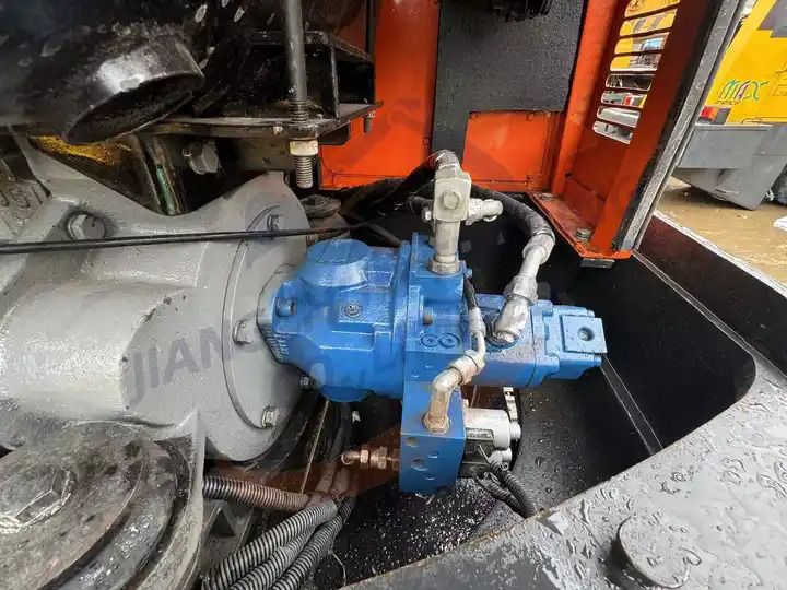 2016 Doosan DH55 crawler excavator hydraulic pump detail