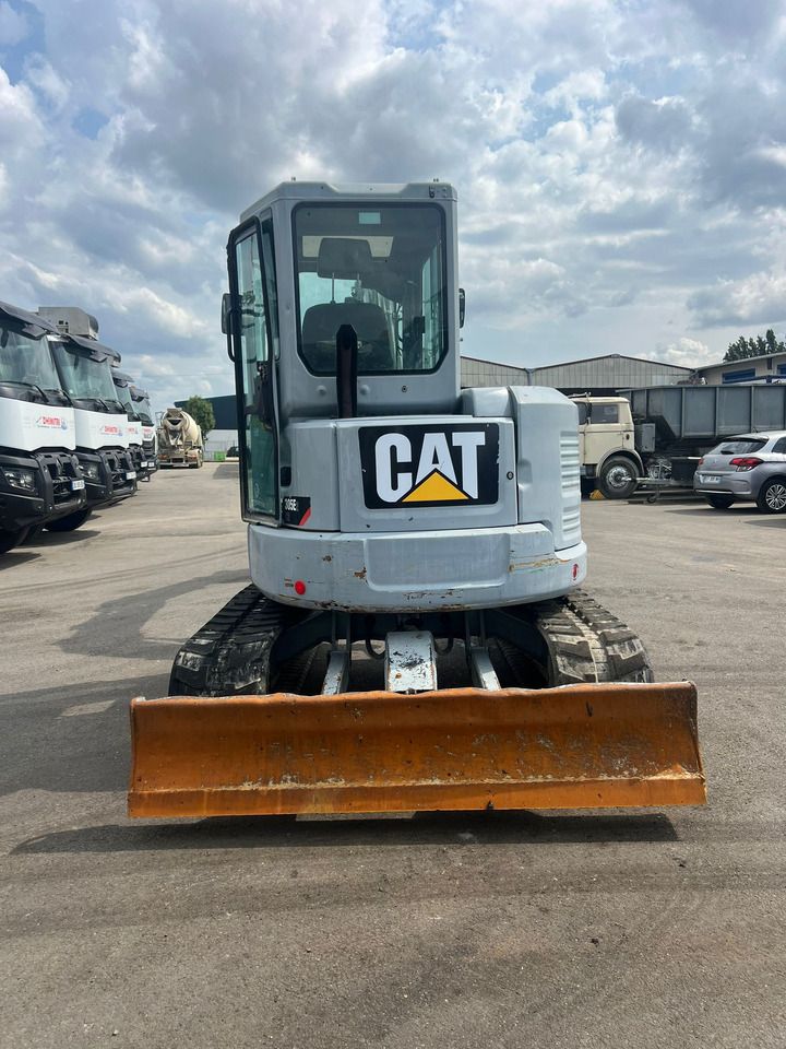 2017 Caterpillar 305E2 mini excavator, front view with blade 2017 Caterpillar 305E2 mini excavator, front view with blade