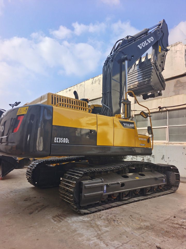 2024 Volvo EC350DL crawler excavator rear three-quarter view 2024 Volvo EC350DL crawler excavator rear three-quarter view