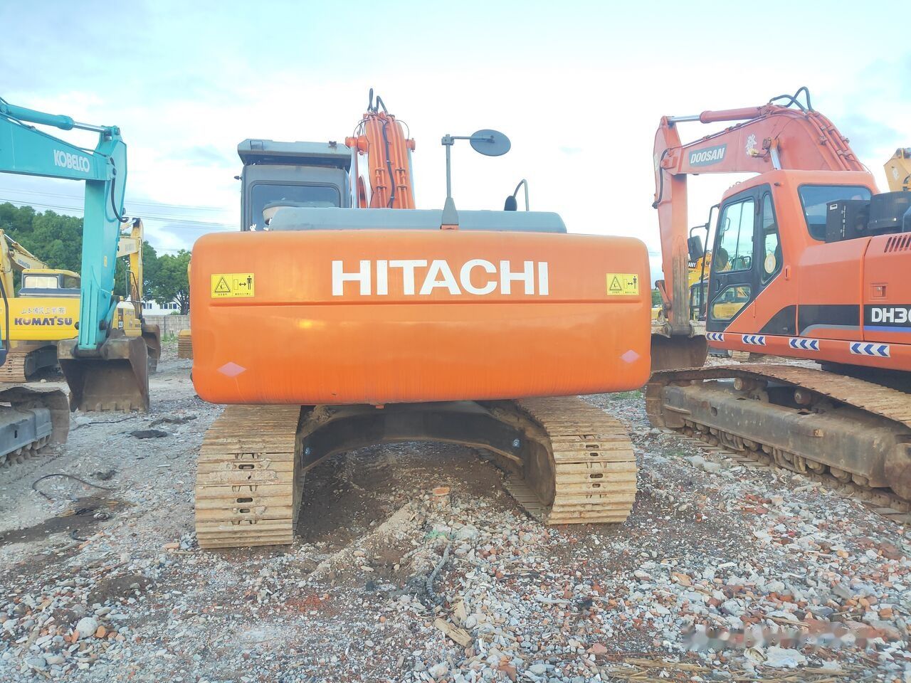 Hitachi ZX210 crawler excavator, rear view