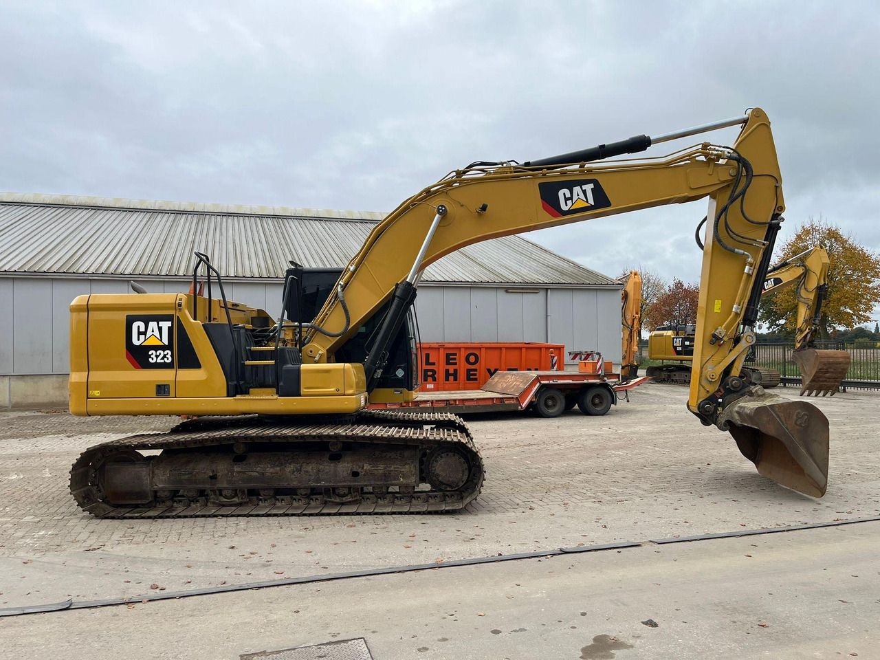 2018 Caterpillar 323 crawler excavator, side view 2018 Caterpillar 323 crawler excavator, side view