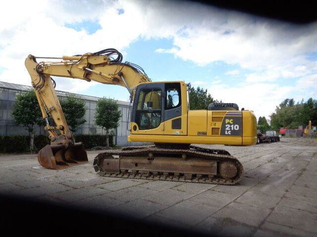 2012 Komatsu PC210LC-8 crawler excavator, side view 2012 Komatsu PC210LC-8 crawler excavator, side view