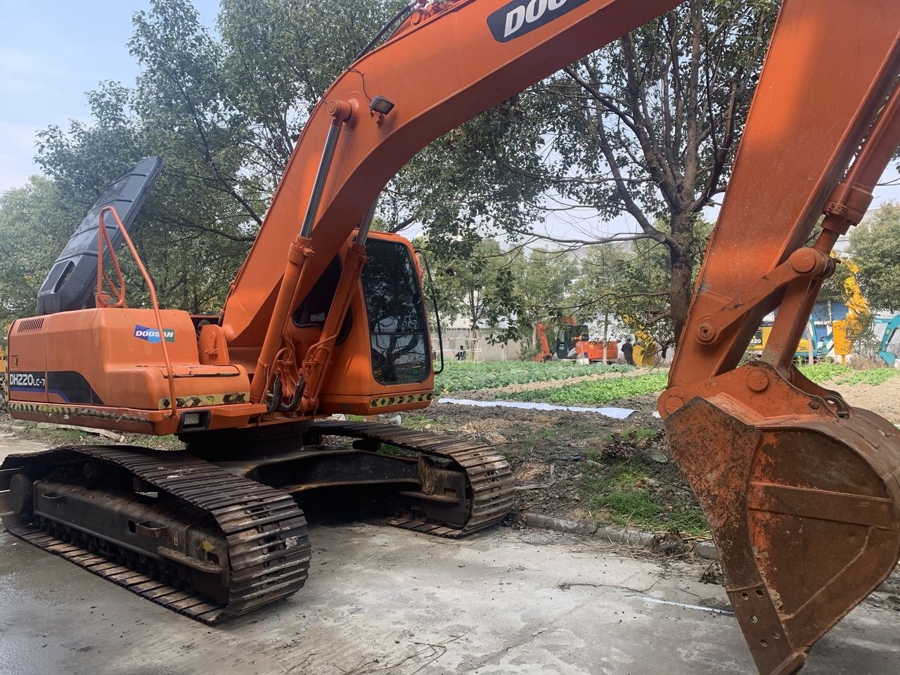 2012 Doosan DH220LC-7 crawler excavator, side view