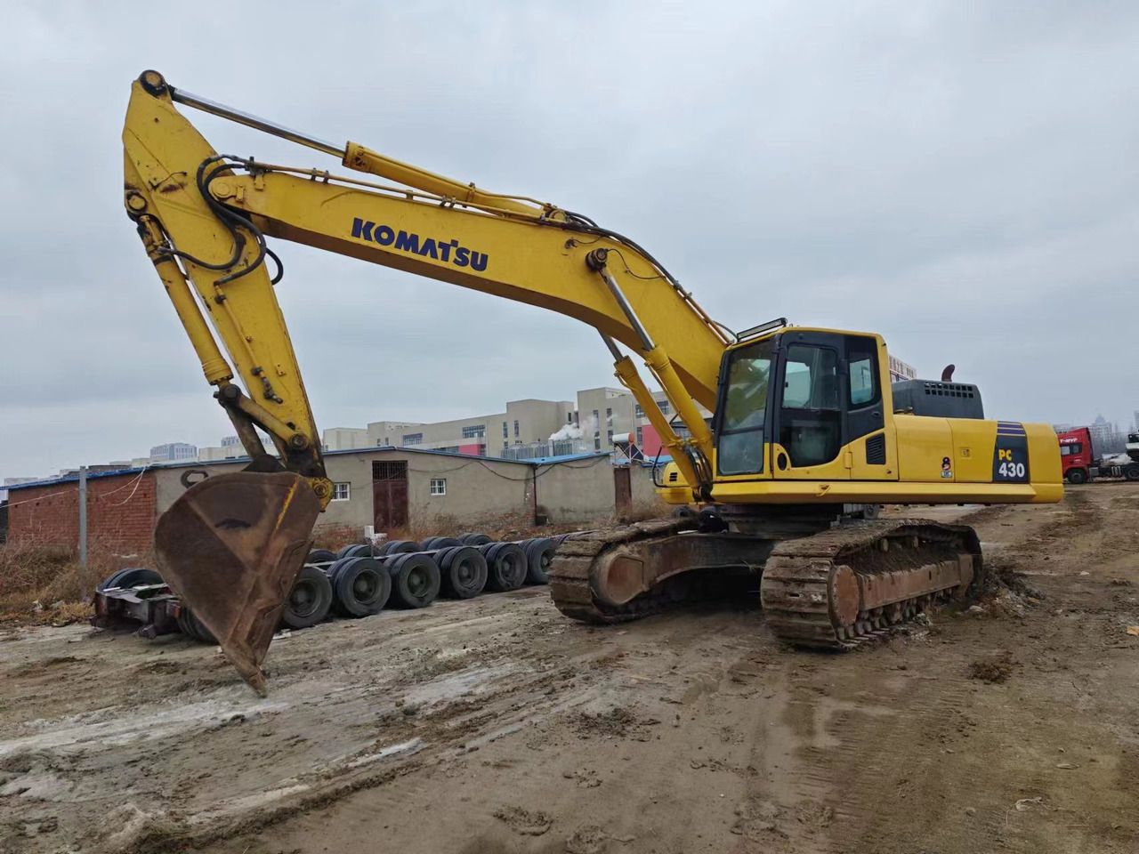 2022 Komatsu PC430-8 crawler excavator, side profile view 2022 Komatsu PC430-8 crawler excavator, side profile view