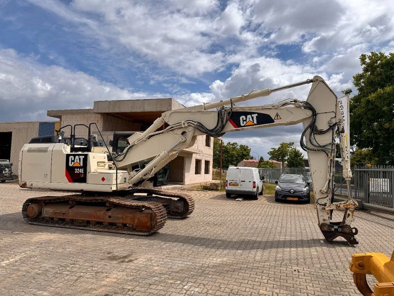 2012 Caterpillar 324E crawler excavator side view 2012 Caterpillar 324E crawler excavator side view