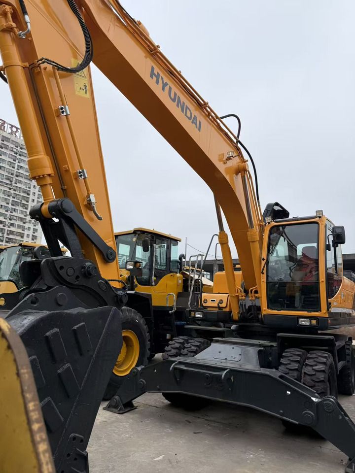 2024 Hyundai R210W-9S wheel excavator, front three-quarter view 2024 Hyundai R210W-9S wheel excavator, front three-quarter view