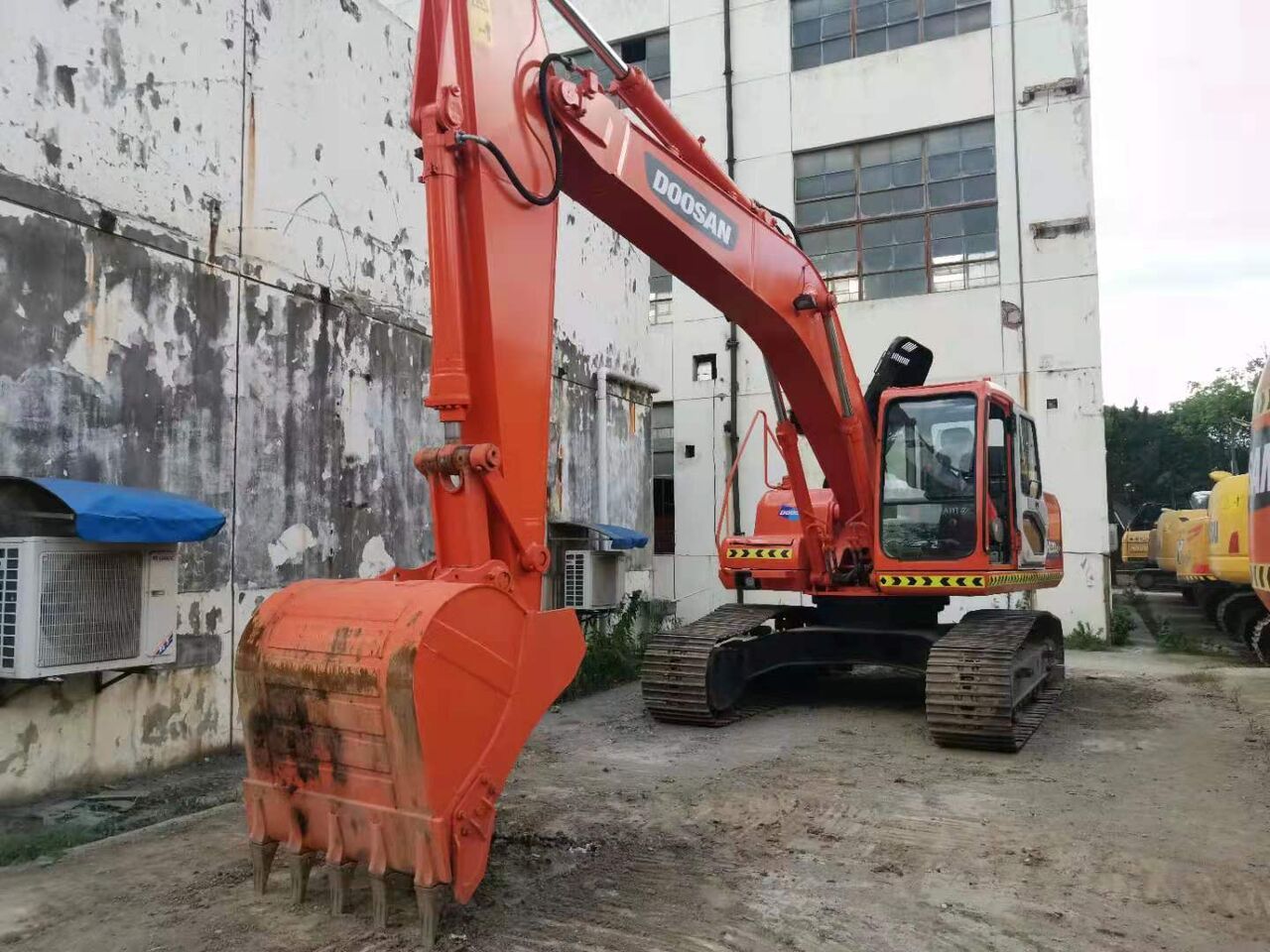 2022 Doosan DH220LC-7 crawler excavator, front three-quarter view