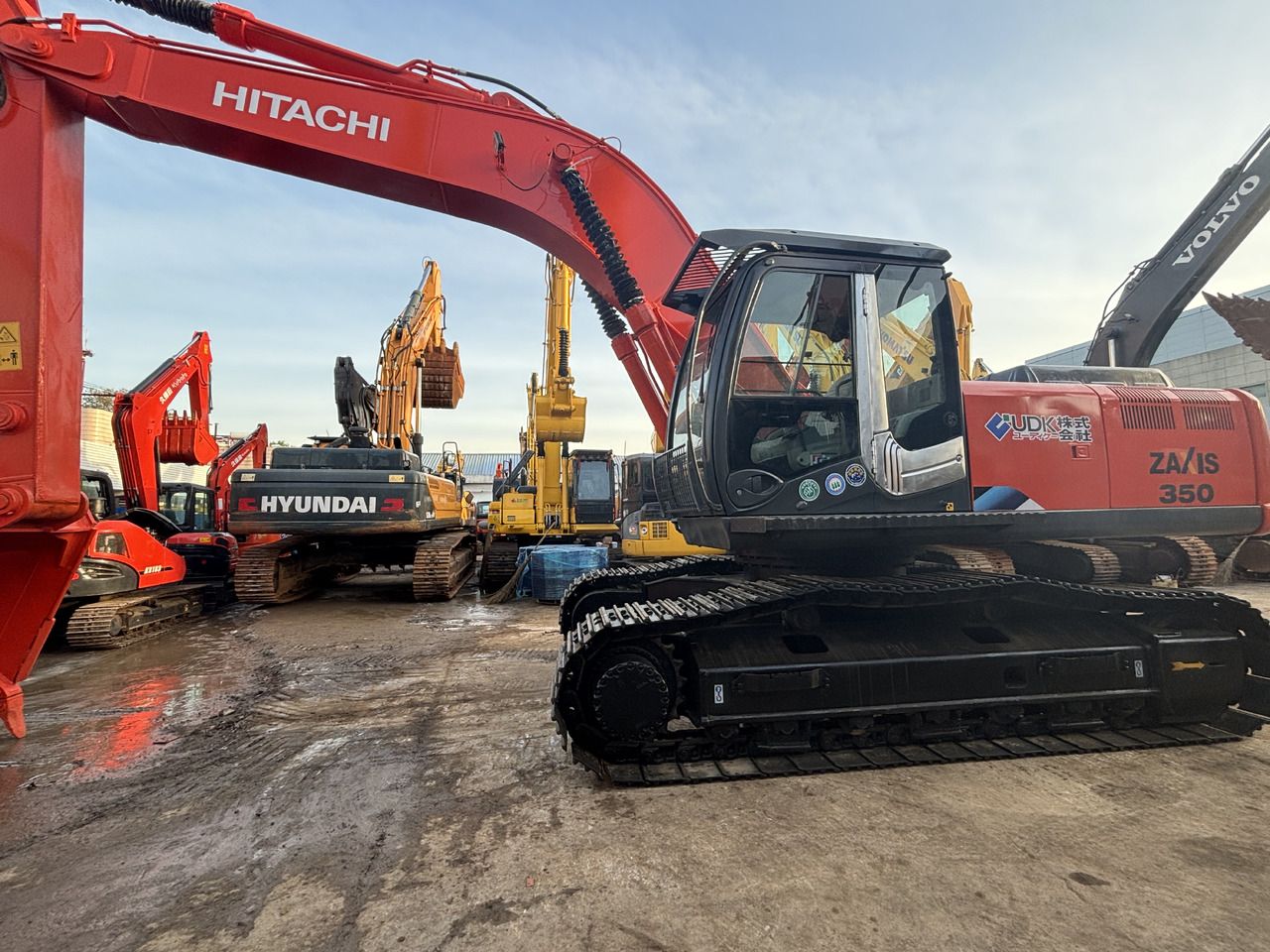 2024 Hitachi ZAXIS 350 crawler excavator, side view 2024 Hitachi ZAXIS 350 crawler excavator, side view