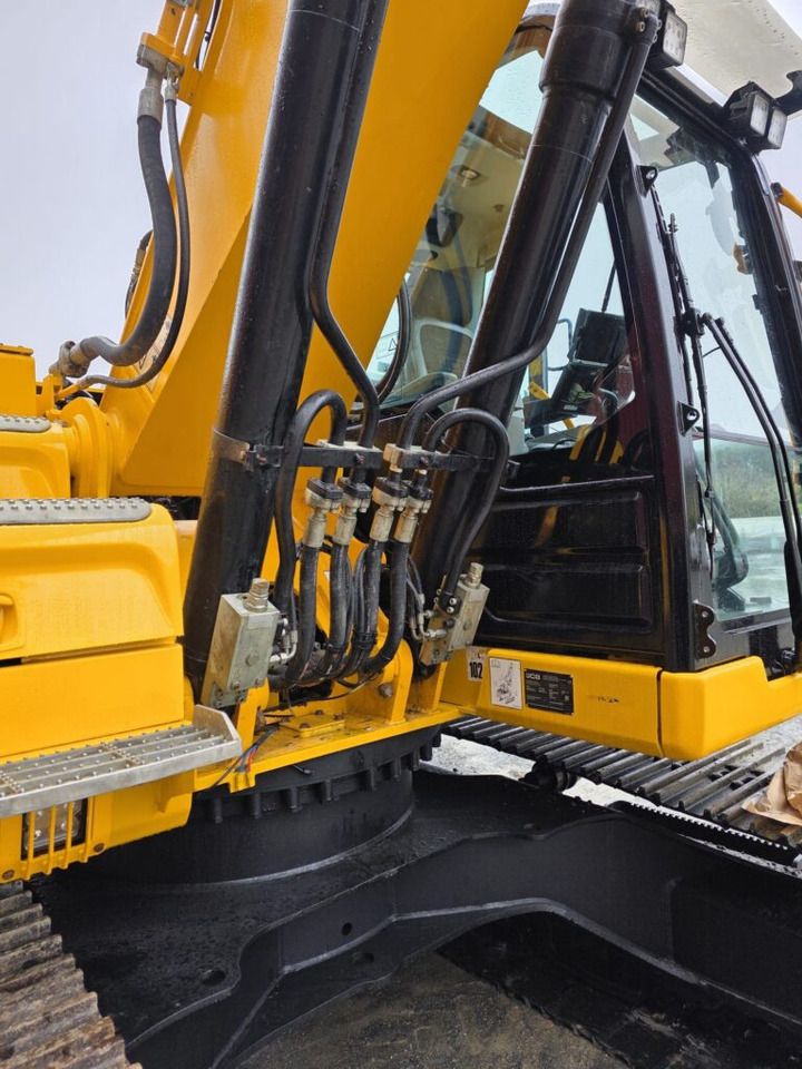 2018 JCB 220X L4F crawler excavator cab and boom detail 2018 JCB 220X L4F crawler excavator cab and boom detail