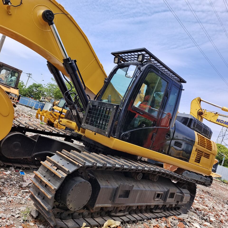 2024 Caterpillar 330D2L crawler excavator, side view 2024 Caterpillar 330D2L crawler excavator, side view