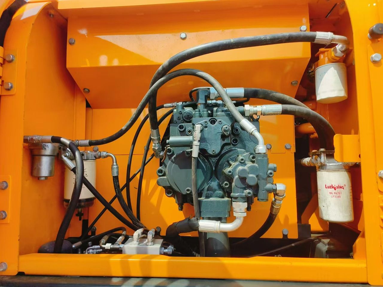2022 Hyundai 210 Wheel Excavator engine compartment view 2022 Hyundai 210 Wheel Excavator engine compartment view