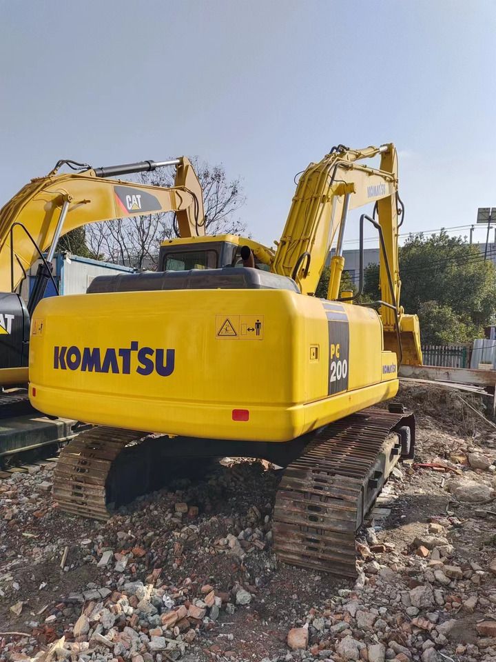 2017 Komatsu PC200-7 crawler excavator, rear view 2017 Komatsu PC200-7 crawler excavator, rear view