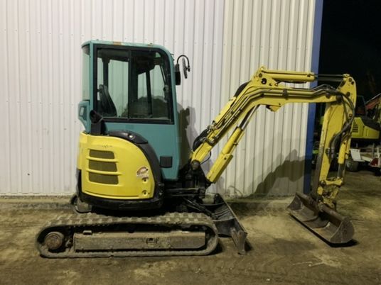 2014 Yanmar VIO 33-U mini excavator side view 2014 Yanmar VIO 33-U mini excavator side view