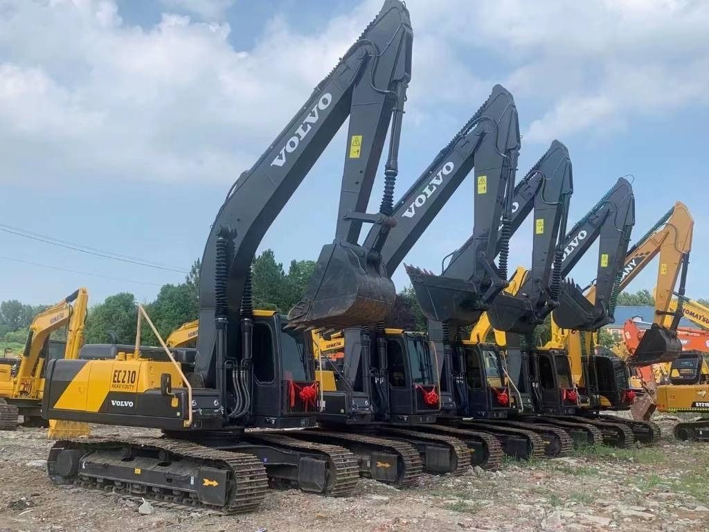 2024 Volvo EC210D crawler excavator, side profile view 2024 Volvo EC210D crawler excavator, side profile view