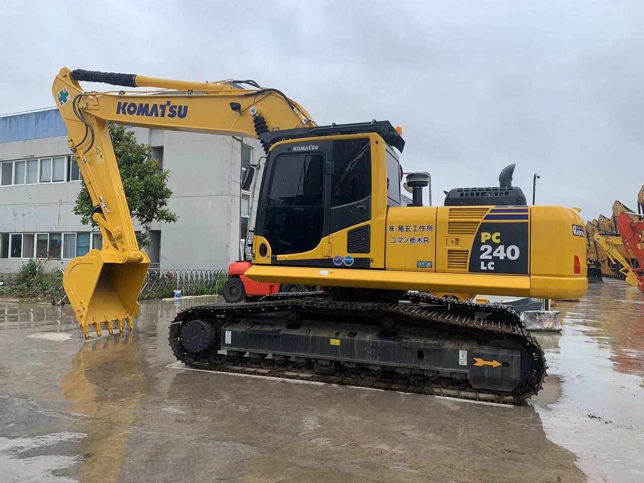 2021 Komatsu PC240LC crawler excavator side view 2021 Komatsu PC240LC crawler excavator side view