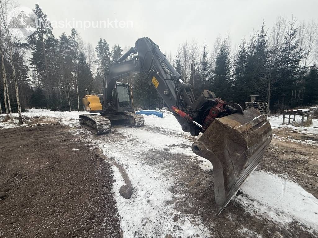 2013 Volvo EC180DL crawler excavator, front three-quarter view