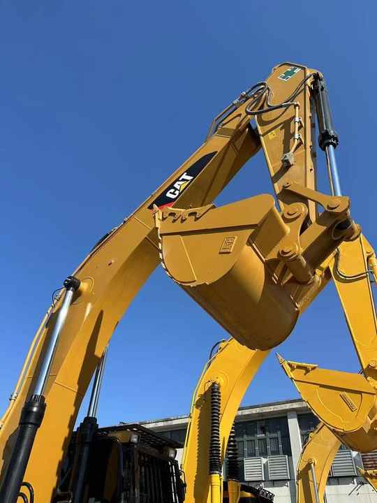 Caterpillar 336D crawler excavator boom and bucket detail Caterpillar 336D crawler excavator boom and bucket detail