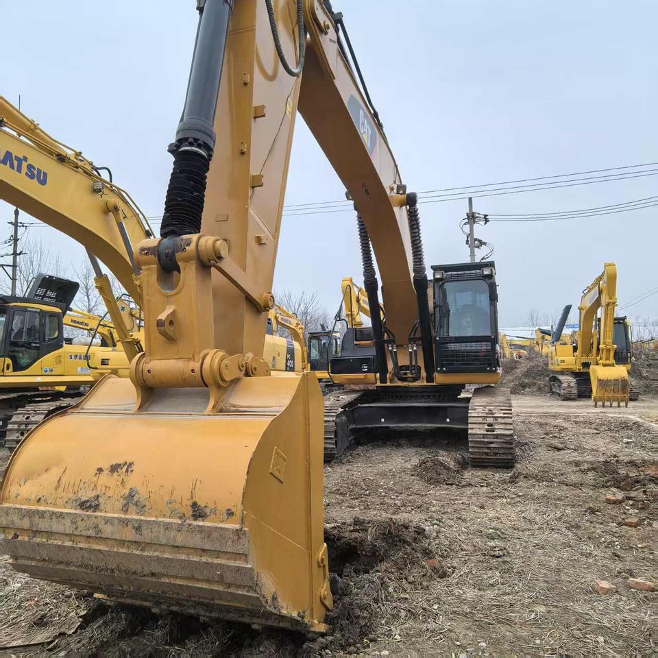 2022 Caterpillar 330D crawler excavator, front view 2022 Caterpillar 330D crawler excavator, front view