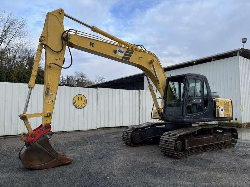 2000 Komatsu PC180LC-6K crawler excavator side view 2000 Komatsu PC180LC-6K crawler excavator side view