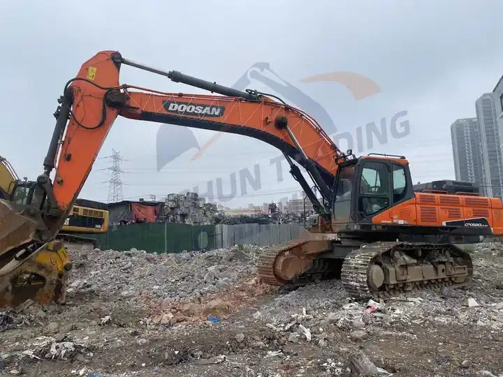 2020 Doosan DX520LC crawler excavator, side profile view 2020 Doosan DX520LC crawler excavator, side profile view