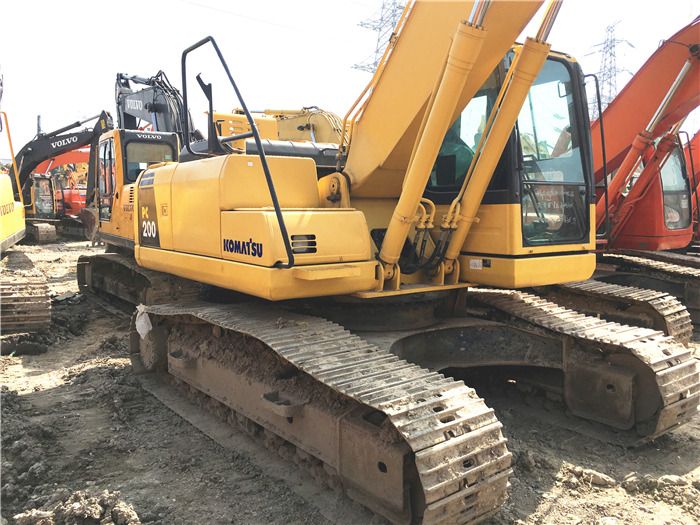 2019 Komatsu PC200-8 paletli ekskavatör, arka üç çeyrek görünüm 2019 Komatsu PC200-8 paletli ekskavatör, arka üç çeyrek görünüm