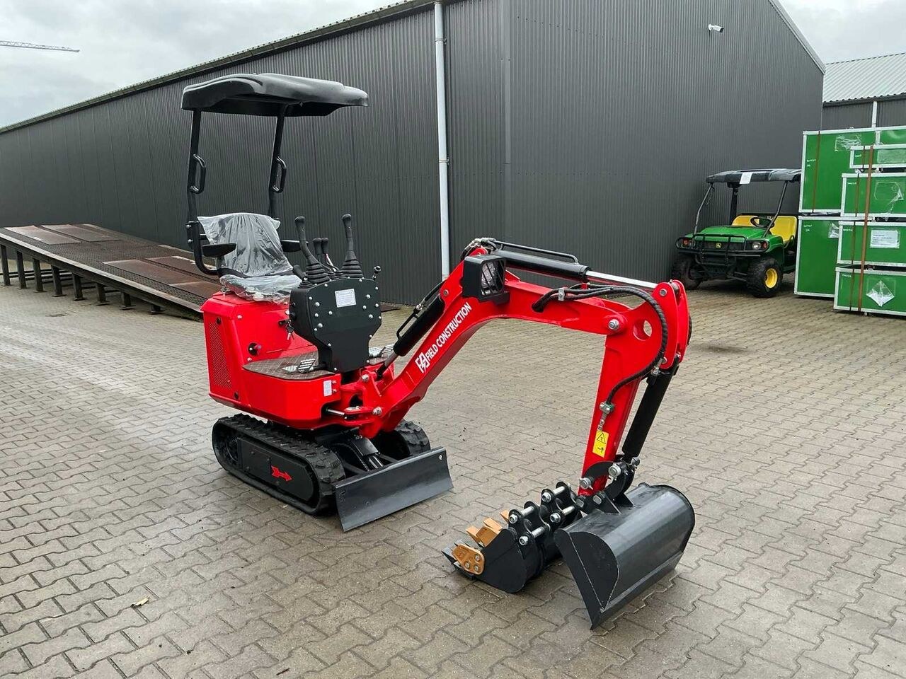 Field Construction HFT12 mini excavator, front three-quarter view Field Construction HFT12 mini excavator, front three-quarter view