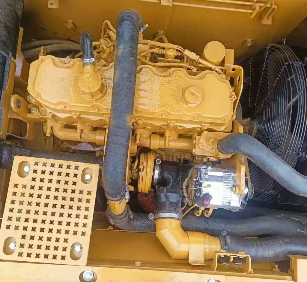 2021 Caterpillar 325C crawler excavator engine compartment view 2021 Caterpillar 325C crawler excavator engine compartment view