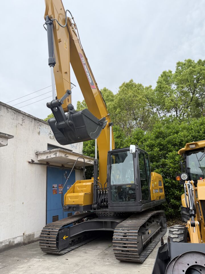 2026 XCMG XE200GA mini excavator, front three-quarter view