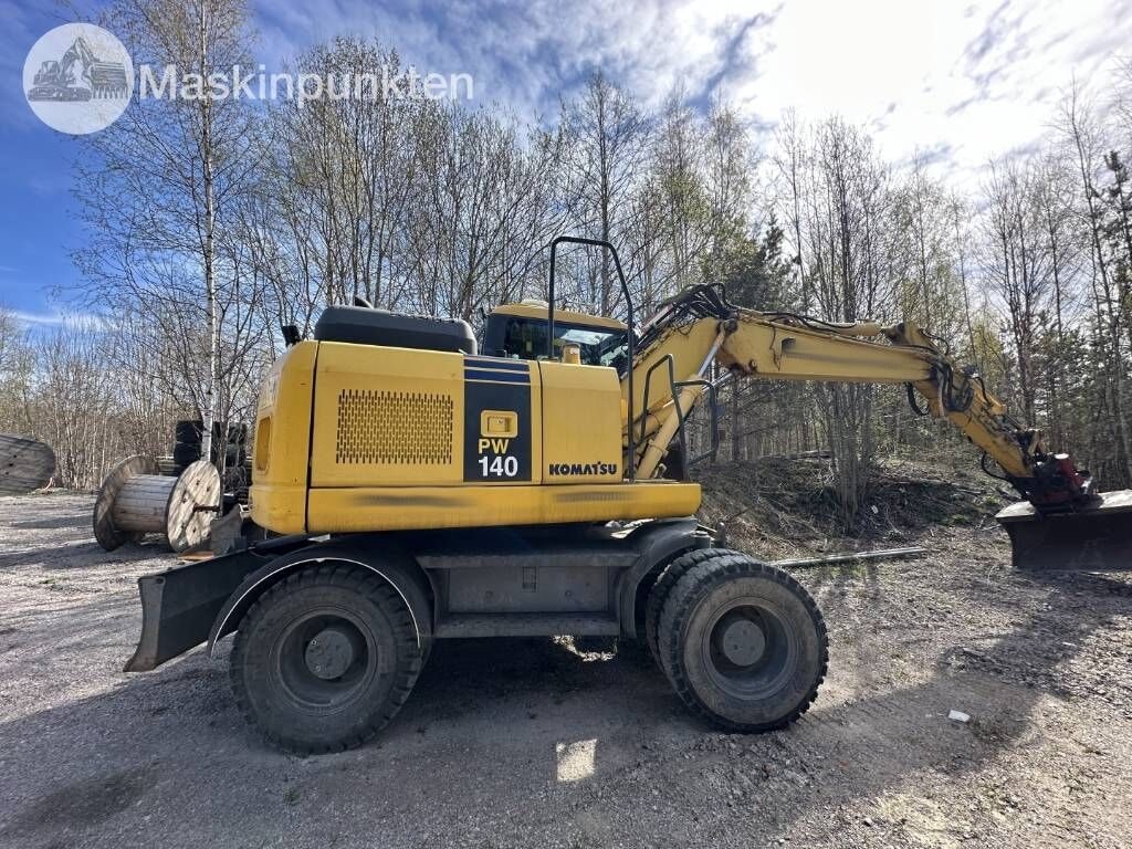 2007 Komatsu PW140-7 wheel excavator side view