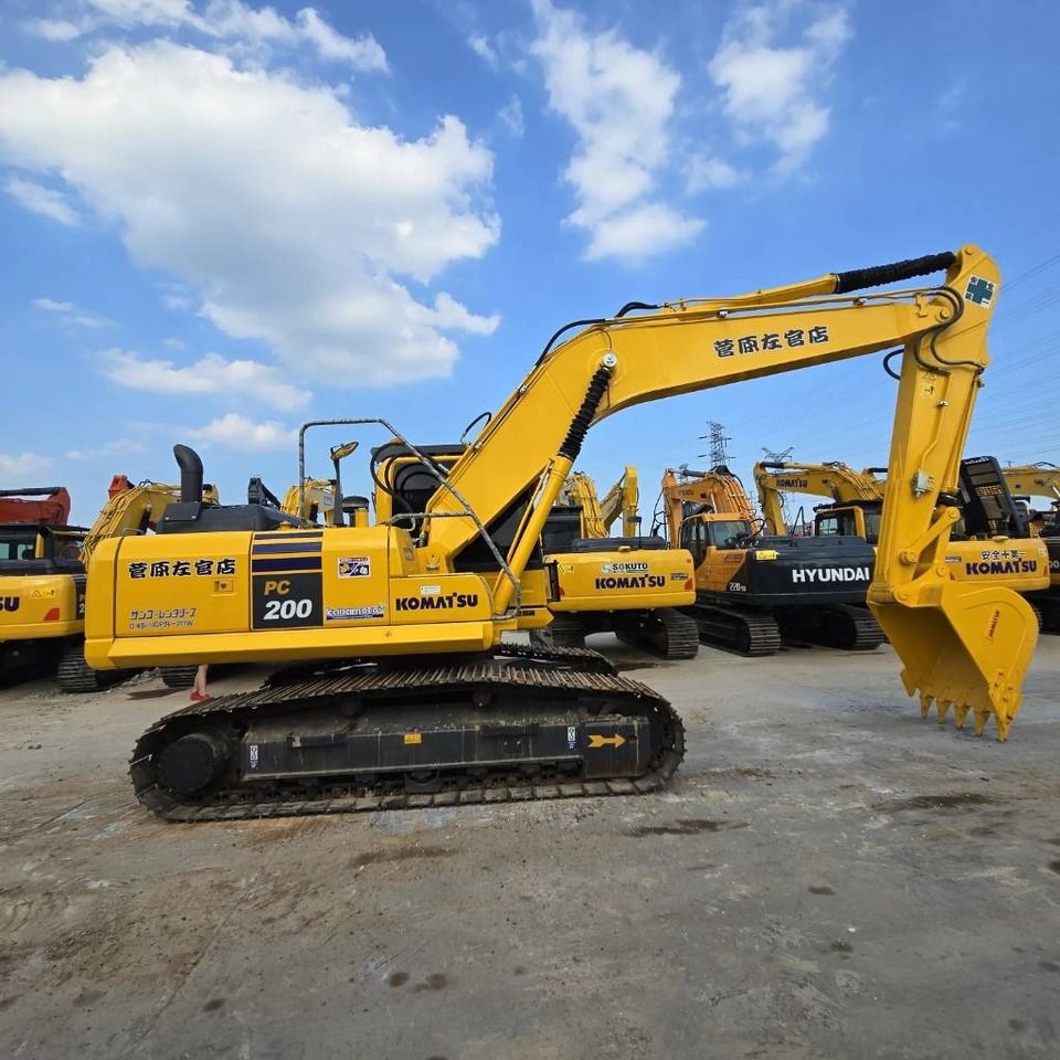 Escavatore cingolato Komatsu PC200-8 del 2023, vista laterale Escavatore cingolato Komatsu PC200-8 del 2023, vista laterale