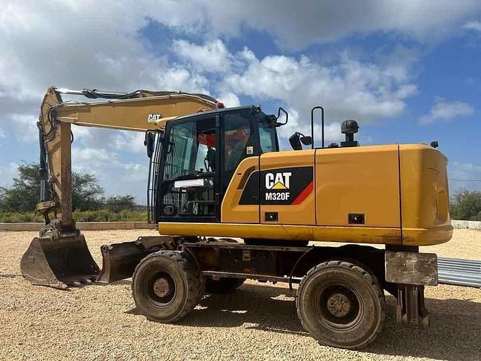 2016 Caterpillar M320F wheel excavator, side profile view 2016 Caterpillar M320F wheel excavator, side profile view