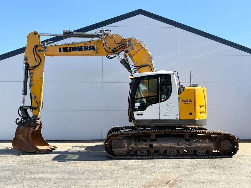 2015 Liebherr R 926 Compact crawler excavator, side view 2015 Liebherr R 926 Compact crawler excavator, side view
