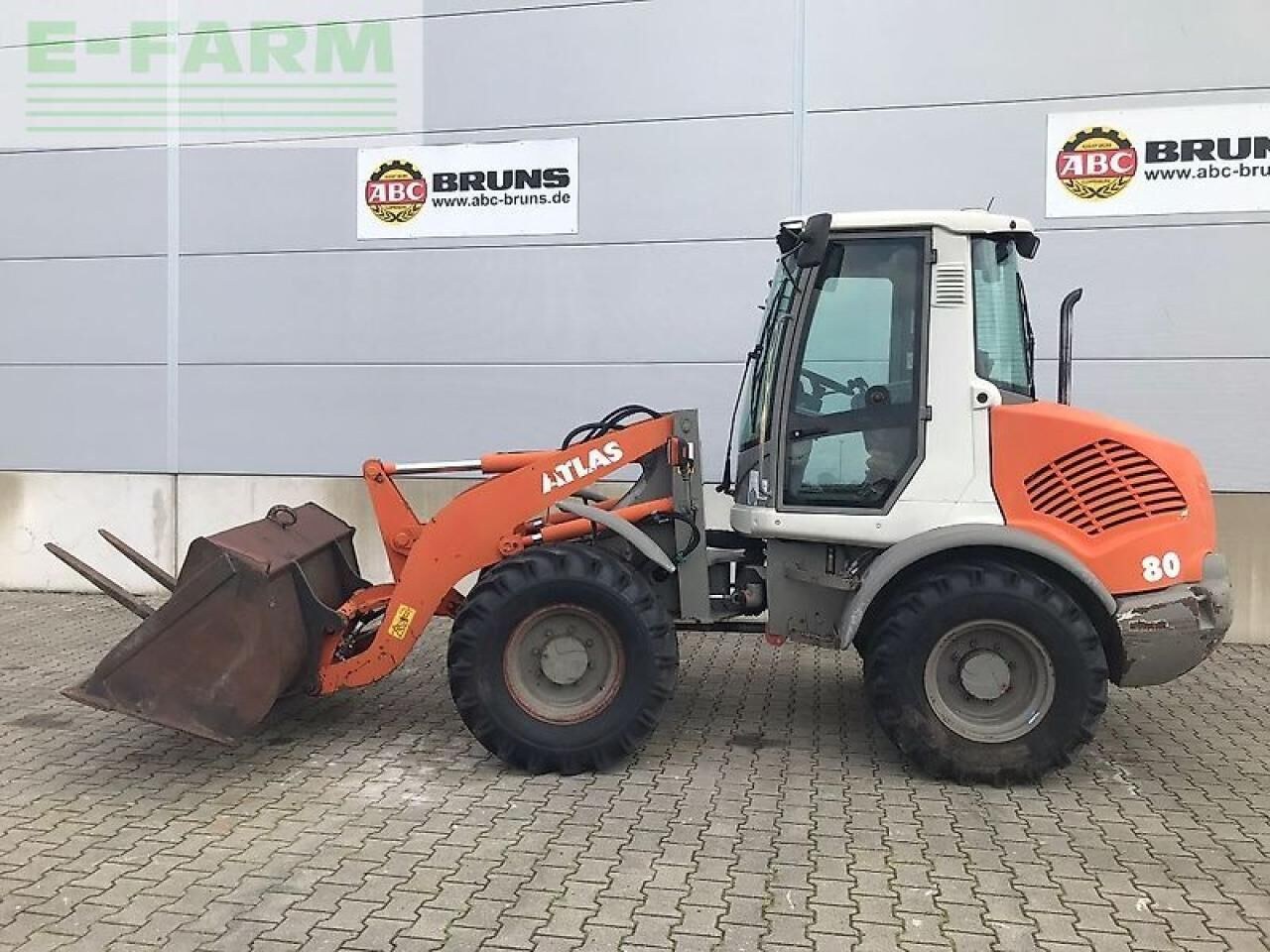 2008 Atlas AR 80 wheel loader side view 2008 Atlas AR 80 wheel loader side view
