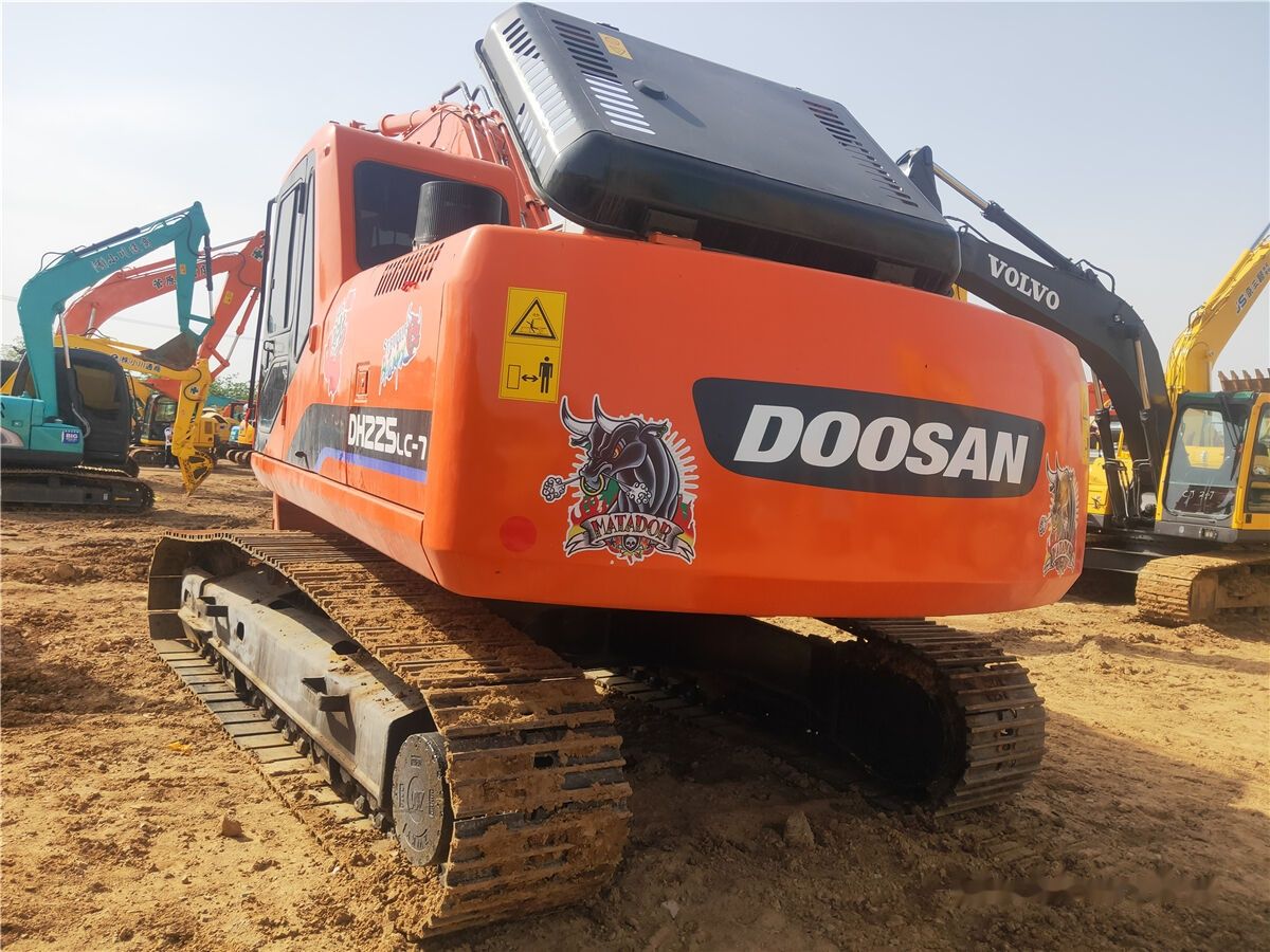 Doosan DH225LC-7 crawler excavator rear view Doosan DH225LC-7 crawler excavator rear view