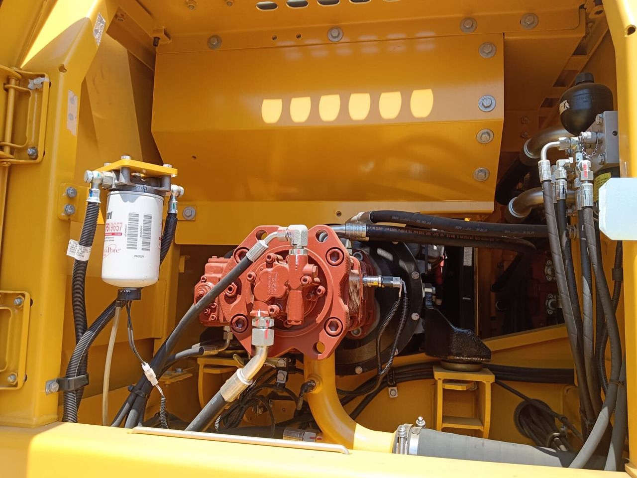 2025 LiuGong 925E crawler excavator engine compartment detail 2025 LiuGong 925E crawler excavator engine compartment detail