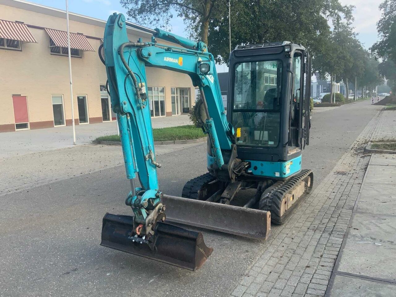 2007 Airman AX30U-4 mini excavator, front three-quarter view 2007 Airman AX30U-4 mini excavator, front three-quarter view