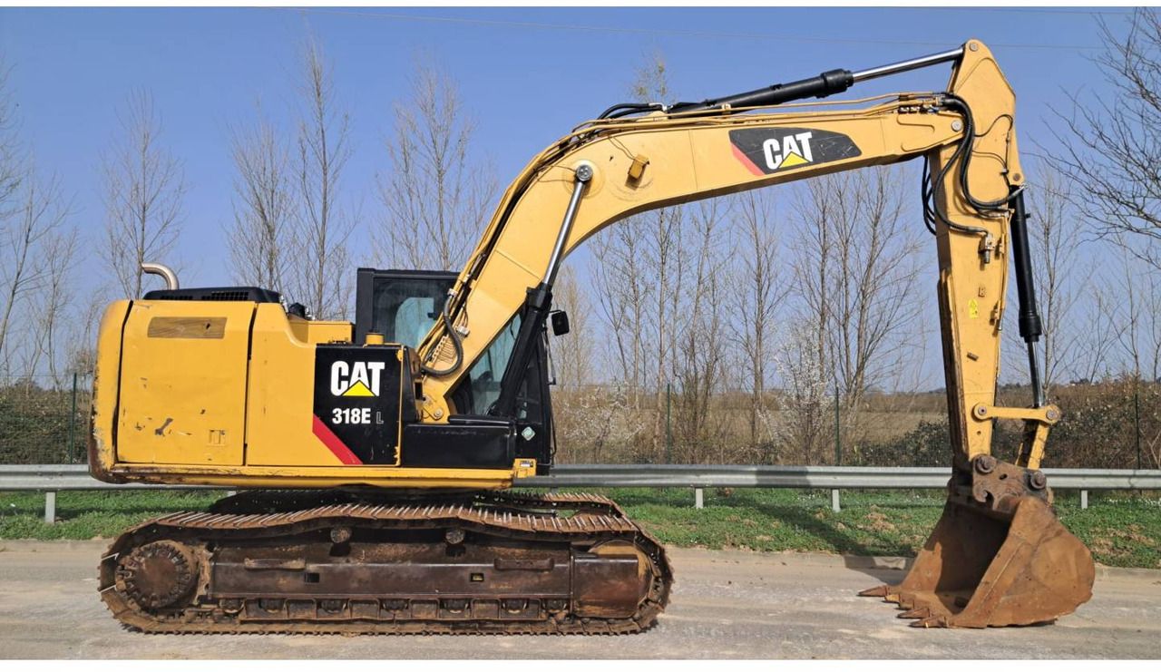 2014 Caterpillar 318E L crawler excavator, side view 2014 Caterpillar 318E L crawler excavator, side view